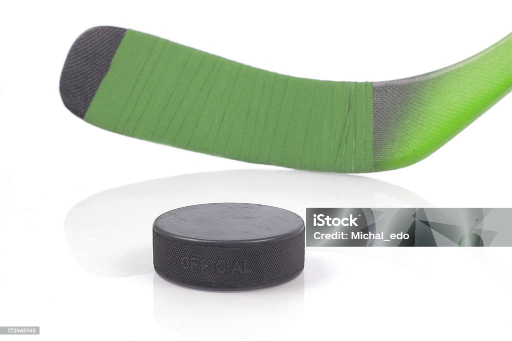 puck y palo de hockey sobre hielo - Foto de stock de Actividad libre de derechos