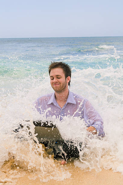 navigare in internet - stranded beached beach businessman foto e immagini stock