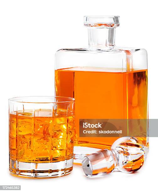 Alkohol Na Białym Tle - zdjęcia stockowe i więcej obrazów Alkohol - napój - Alkohol - napój, Alkohol wysokoprocentowy, Alkoholizm