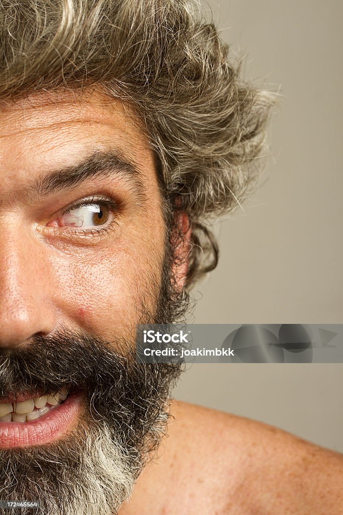 Hombre curioso con barba - Foto de stock de 40-49 años libre de derechos