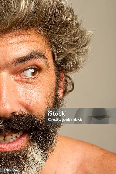 Hombre Curioso Con Barba Foto de stock y más banco de imágenes de 40-49 años - 40-49 años, Actitud, Adulto