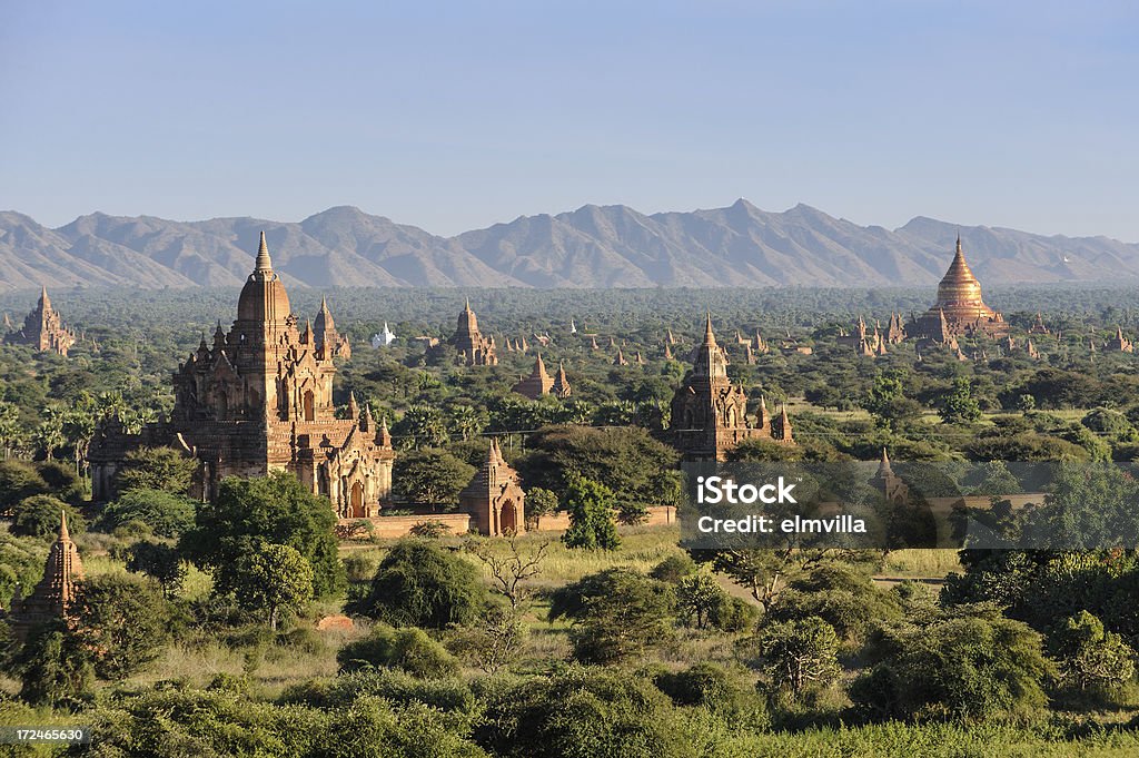 Gli antichi templi buddisti di Bagan in Birmania - Foto stock royalty-free di Bagan
