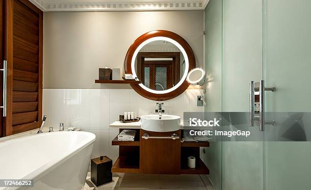 Hotelbagno - Fotografie stock e altre immagini di Specchio da toilette - Specchio da toilette, Bagno, Eleganza