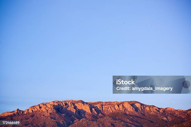 Sudoeste Da Paisagem De Montanha Ao Pôr Do Sol - Fotografias de stock e mais imagens de Albuquerque - Novo México - Albuquerque - Novo México, Amarelo, Ao Ar Livre