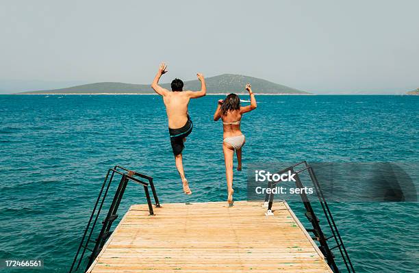 Cidade De Tempo - Fotografias de stock e mais imagens de Adulto - Adulto, Amor, Ao Ar Livre