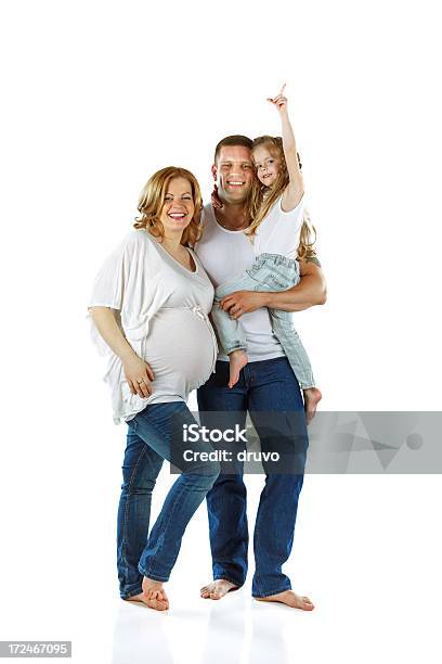 Młody Szczęśliwy Rodzina - zdjęcia stockowe i więcej obrazów 4 - 5 lat - 4 - 5 lat, Beztroski, Białe tło