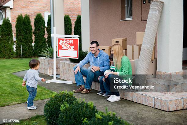 Foto de Mudar De Casa e mais fotos de stock de Adulto - Adulto, Amor, Beleza