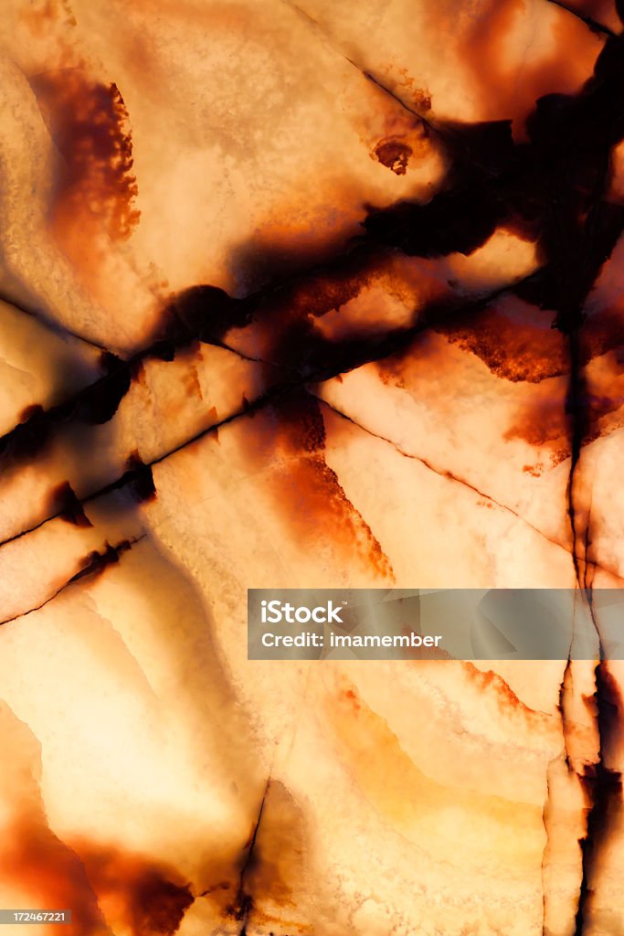 Retroilluminazione marrone e arancio marmo sfondo con spazio copia - Foto stock royalty-free di Onice