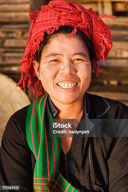 Retrato De Birmania Vendedor Del Mercado Foto de stock y más banco de imágenes de Adulto - Adulto, Agricultura, Aire libre