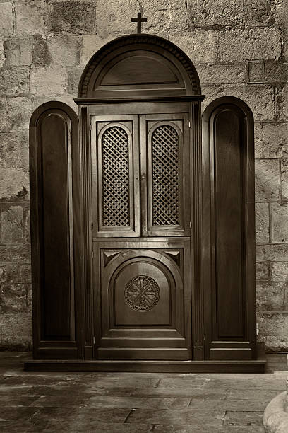 confessional caja - confession booth church forgiveness wood fotografías e imágenes de stock