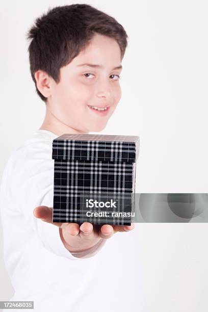 El Mejor Regalo Para Ti Foto de stock y más banco de imágenes de 10-11 años - 10-11 años, Alegre, Alegría