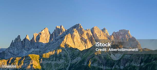 Dolomiti - Fotografie stock e altre immagini di Ambientazione esterna - Ambientazione esterna, Bellezza naturale, Catena di montagne