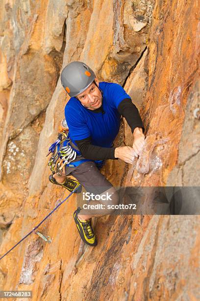 Männliche Rockclimber Stockfoto und mehr Bilder von Abenteuer - Abenteuer, Abseilen, Aktivitäten und Sport