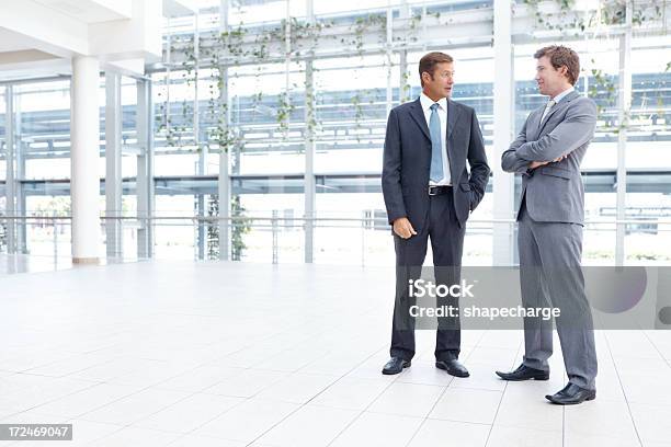 Meeting Businessraum Stockfoto und mehr Bilder von Anzug - Anzug, Berufliche Beschäftigung, Berufliche Partnerschaft