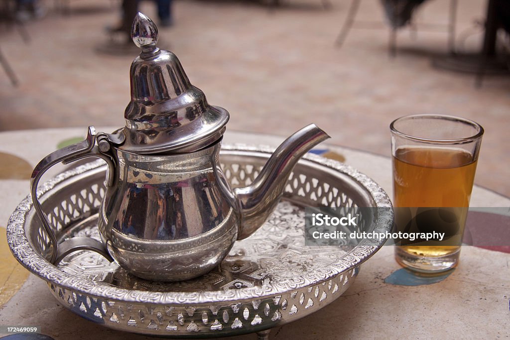 Picie tradycyjne Herbata mennicy w Marrakesz - Zbiór zdjęć royalty-free (Afryka Północna)