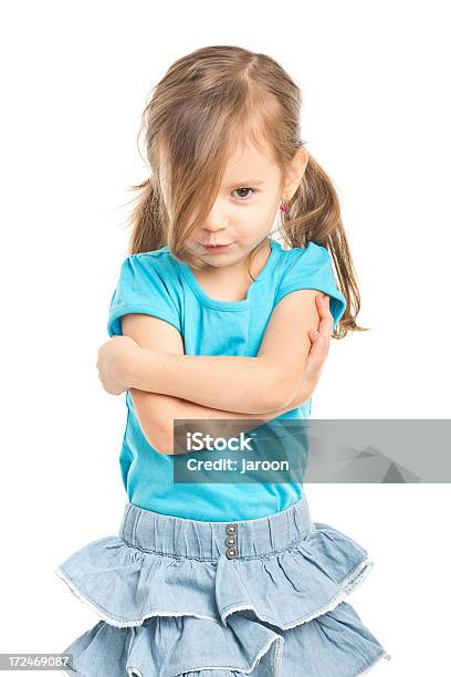 Retrato De Niña Pequeña Foto de stock y más banco de imágenes de 2-3 años - 2-3 años, De ascendencia europea, Estar de pie