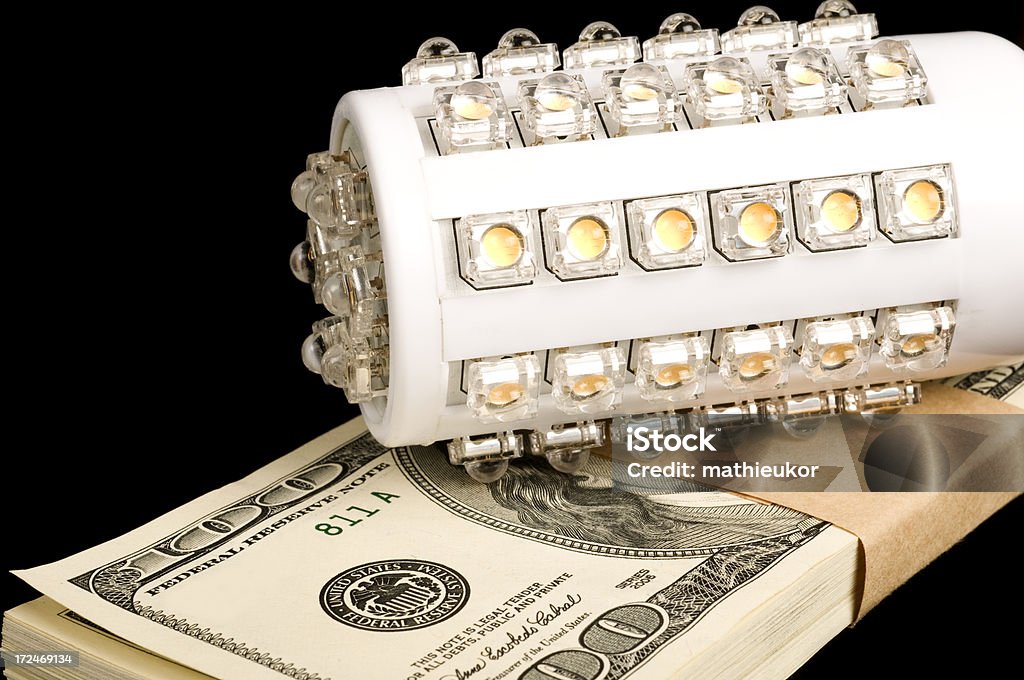 Monnaie américaine et ampoule led - Photo de Ampoule à basse consommation libre de droits