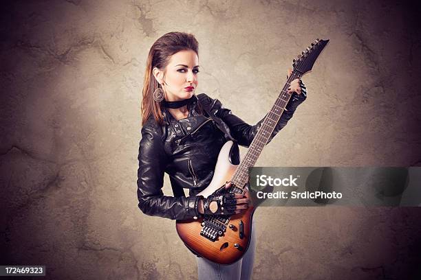 Fêmea Guitarrista - Fotografias de stock e mais imagens de Brincar - Brincar, Guitarra elétrica, Mulheres