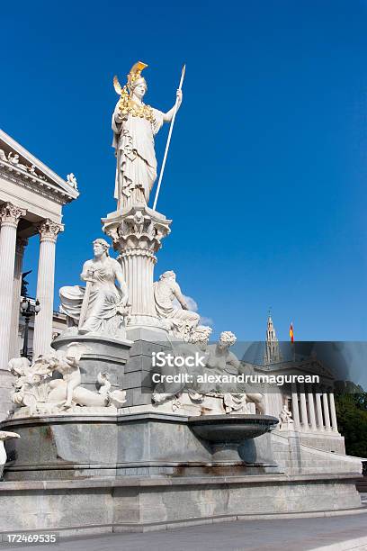 Estatua De Atenea Viena Austria Foto de stock y más banco de imágenes de Aire libre - Aire libre, Anticuado, Arquitectura exterior