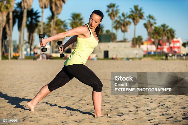 Frau Auf Muscle Beach Stockfoto und mehr Bilder von Aktiver Lebensstil - Aktiver Lebensstil, Amerikanische Kontinente und Regionen, Anaerobes Training