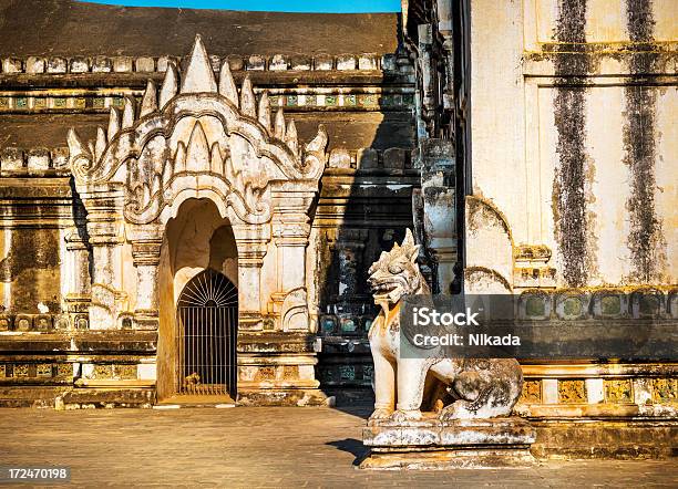 Antigua Pagoda Entrada En Birmania Foto de stock y más banco de imágenes de Abandonado - Abandonado, Antiguo, Antigüedades