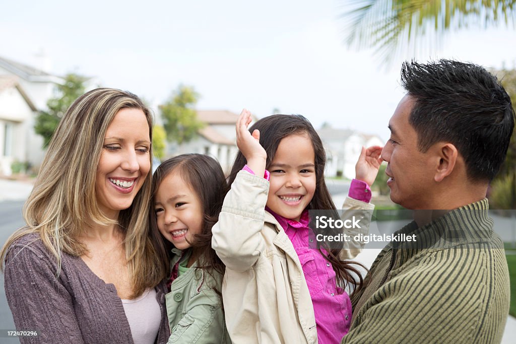 Familia Multi Cultural - Foto de stock de Familia libre de derechos