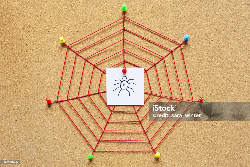Teia de aranha no quadro de avisos de cortiça - Royalty-free Aranha - Aracnídeo Foto de stock