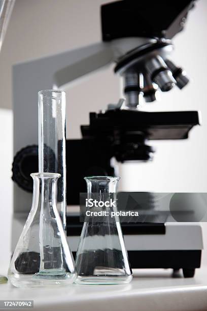W Laboratorium - zdjęcia stockowe i więcej obrazów Analizować - Analizować, Badania, Badania kliniczne