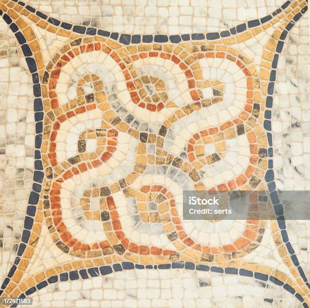 Foto de De Mosaico e mais fotos de stock de Artigo de decoração - Artigo de decoração, Azulejo, Banheiro - Estrutura construída