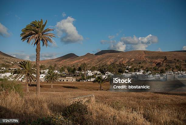 Lanzarote Típica Aldeia - Fotografias de stock e mais imagens de Ao Ar Livre - Ao Ar Livre, Cena Não Urbana, Cena Rural