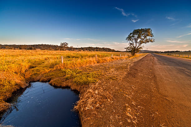 rural road - grandchester ストックフォトと画像