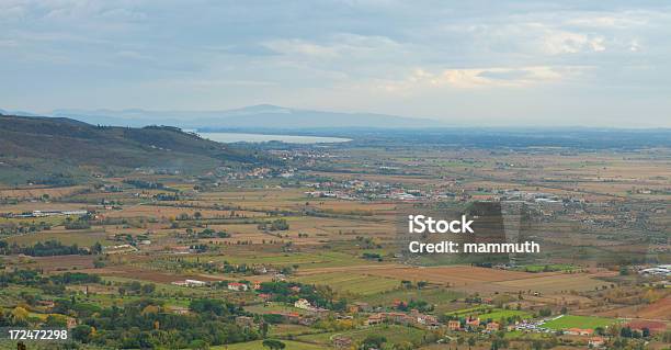 Vista Dal Cortona - Fotografie stock e altre immagini di Ambientazione esterna - Ambientazione esterna, Cielo, Cittadina