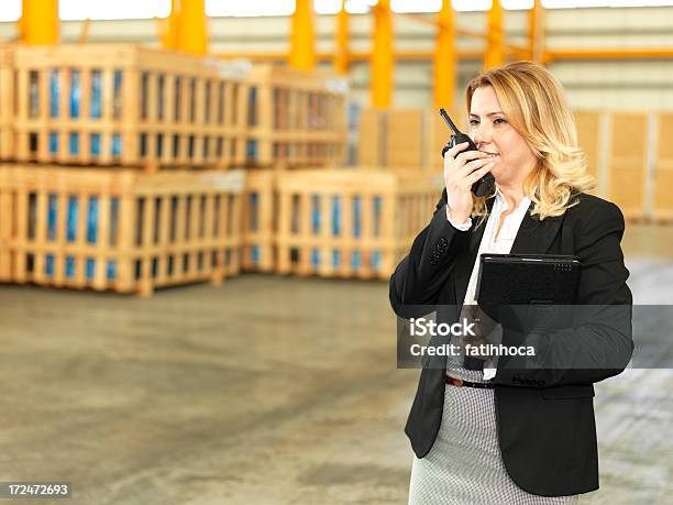 Photo libre de droit de Directeur Dusine banque d'images et plus d'images libres de droit de Talkie-walkie - Talkie-walkie, 40-44 ans, Adulte