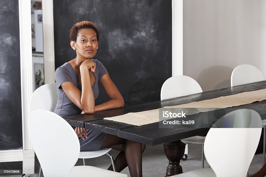 Donna d'affari americano africano - Foto stock royalty-free di 30-34 anni