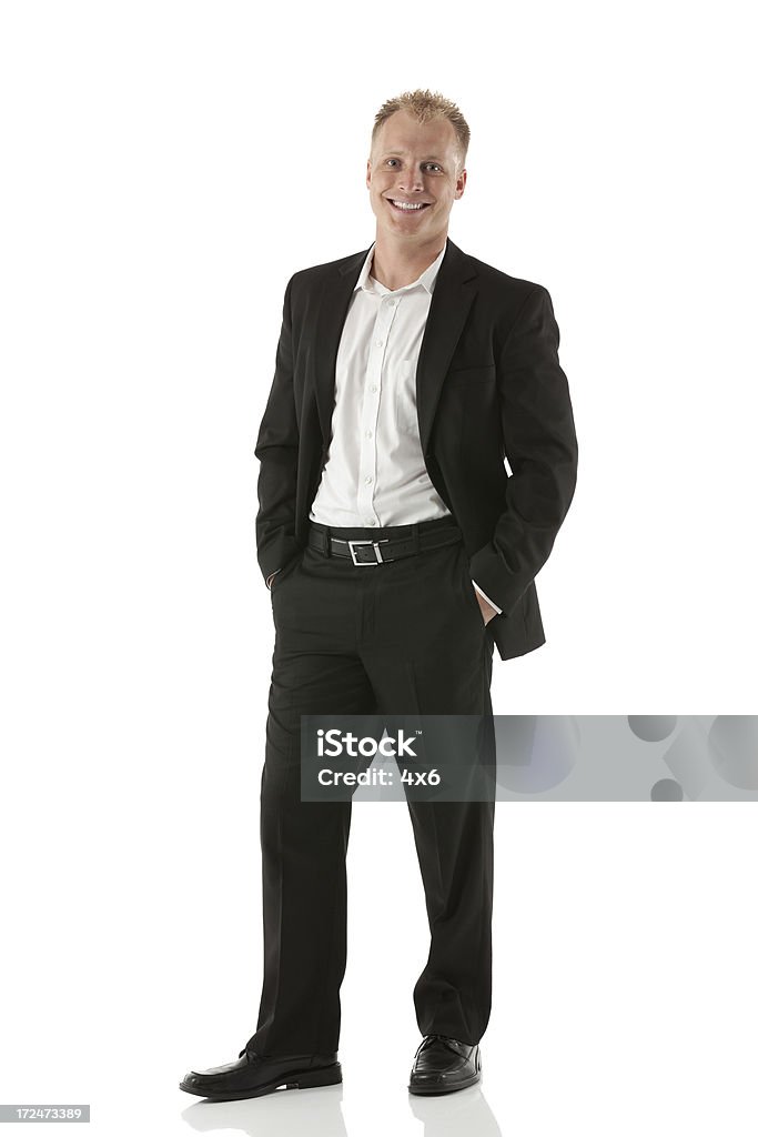 Feliz empresário com as mãos no bolso - Foto de stock de 20 Anos royalty-free