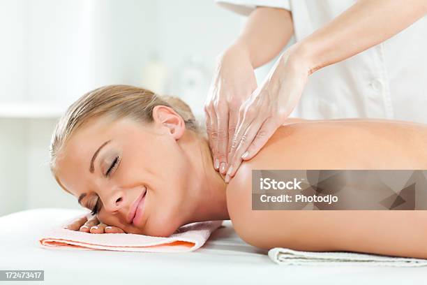 Trattamento Spa E Massaggi - Fotografie stock e altre immagini di Accudire - Accudire, Adulto, Bellezza