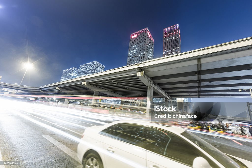 Tráfico de la ciudad de noche - Foto de stock de Aire libre libre de derechos