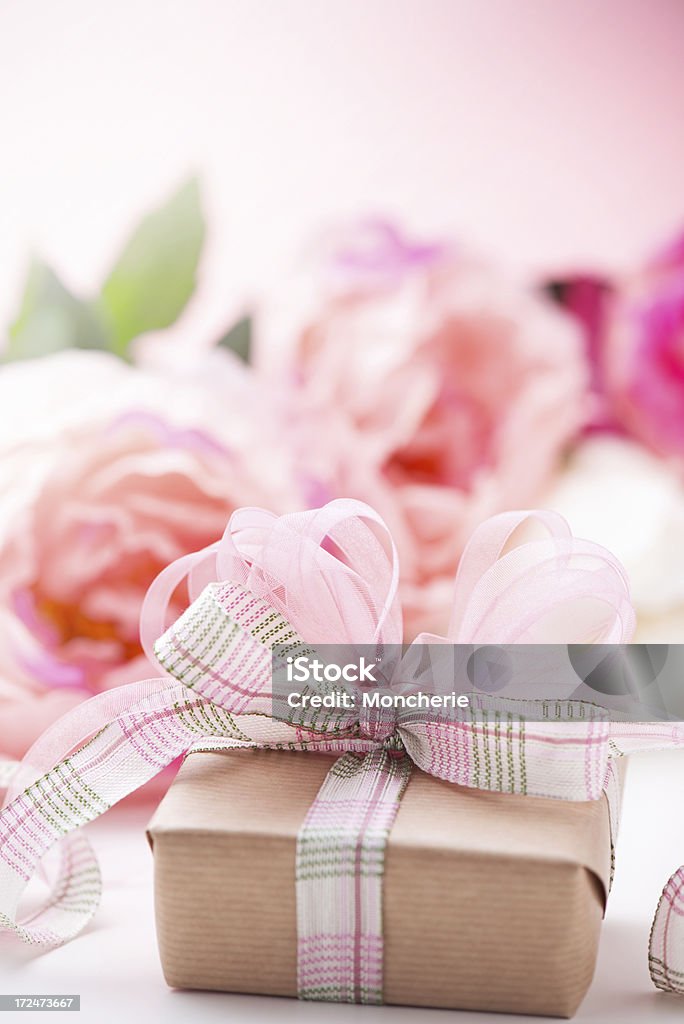 Geschenk-box auf pink - Lizenzfrei Ausverkauf Stock-Foto