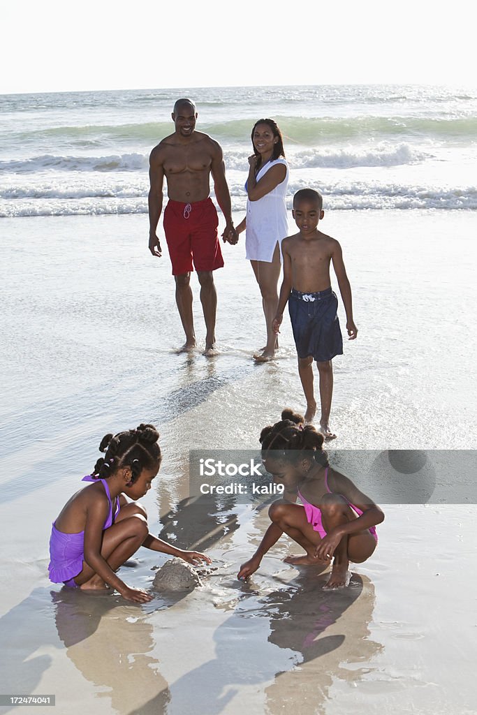 Família Jogando na praia - Royalty-free Afro-americano Foto de stock
