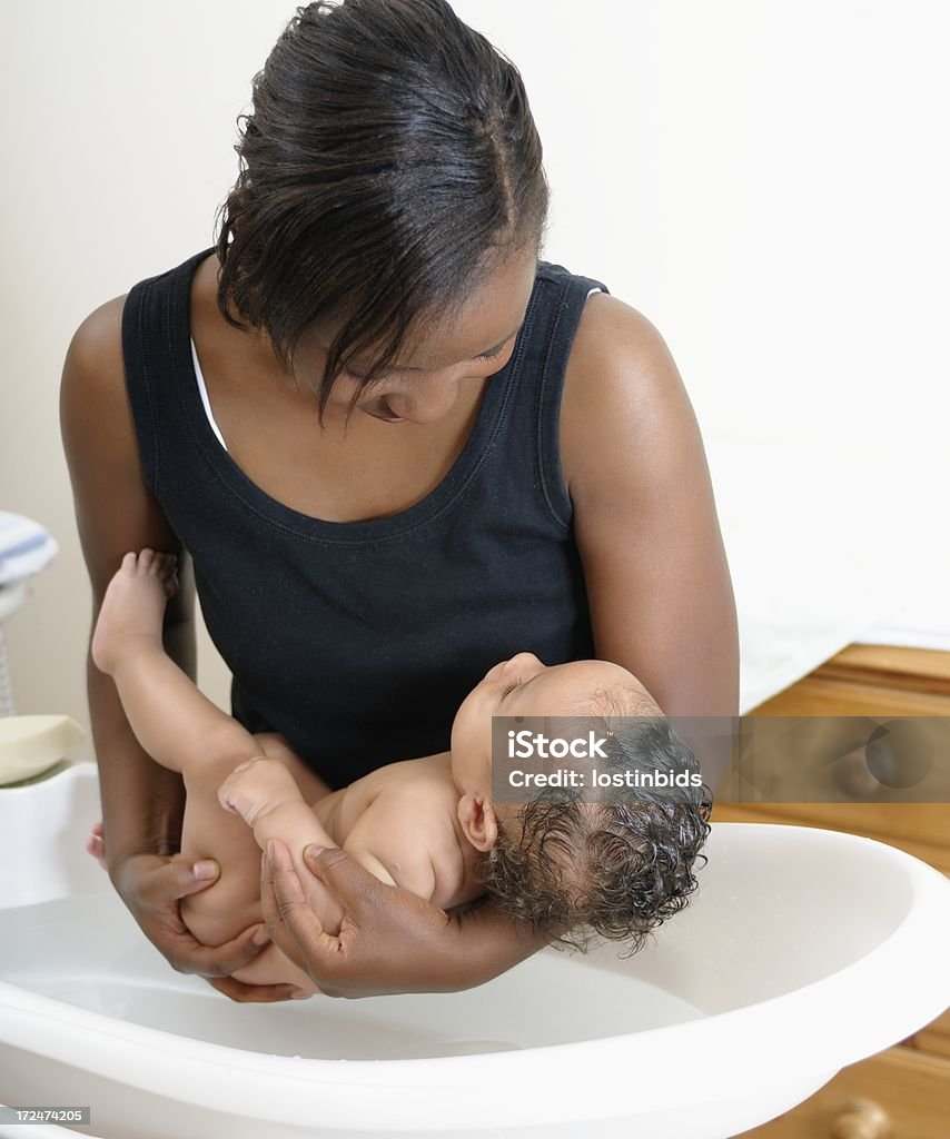 Nahaufnahme von Biracial Baby, in ein Bad - Lizenzfrei Baby Stock-Foto