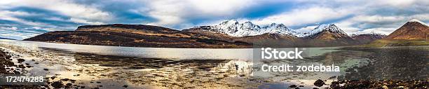 Photo libre de droit de Wild Écosse Panorama En Hiver Île De Skye banque d'images et plus d'images libres de droit de Aube - Aube, Chaîne de montagnes, Ciel changeant