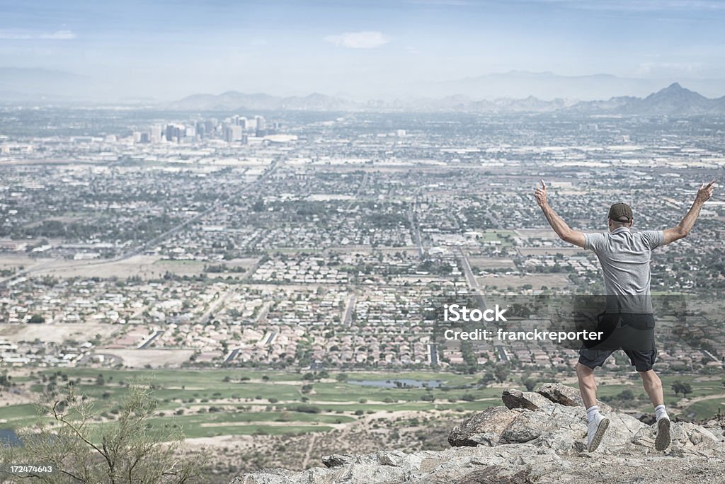 Saltar no topo da montanha - Royalty-free Adulto Foto de stock