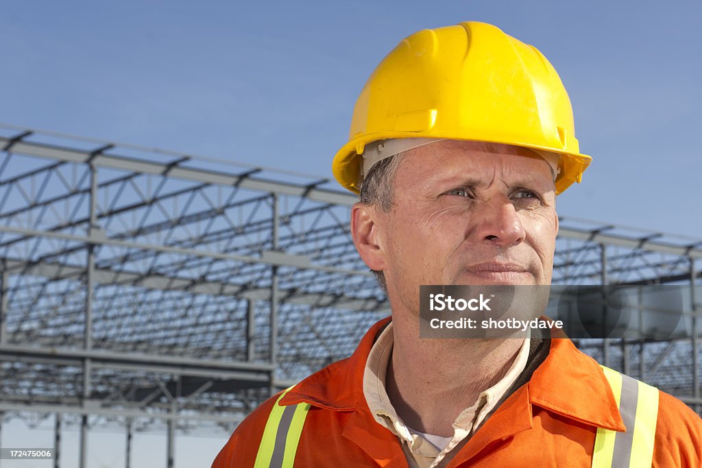 Trabajador de la construcción y de bastidor de acero - Foto de stock de Accesorio de cabeza libre de derechos