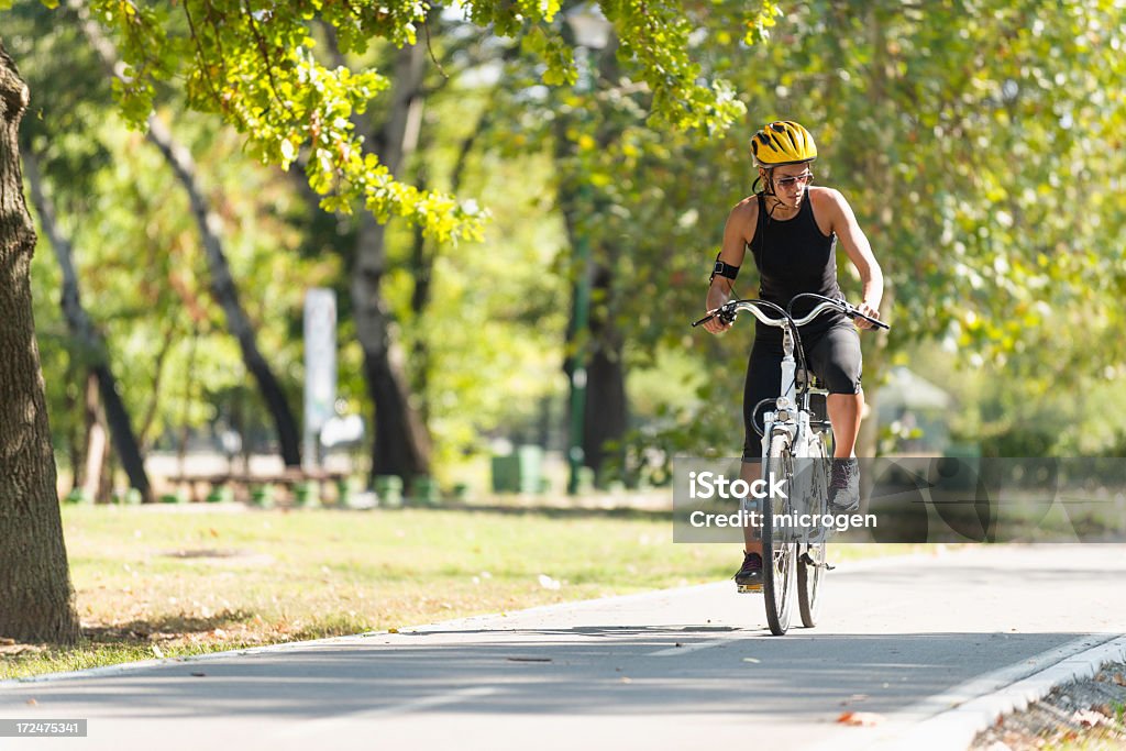 Jeżdżenie e-bike - Zbiór zdjęć royalty-free (Ścieżka rowerowa)