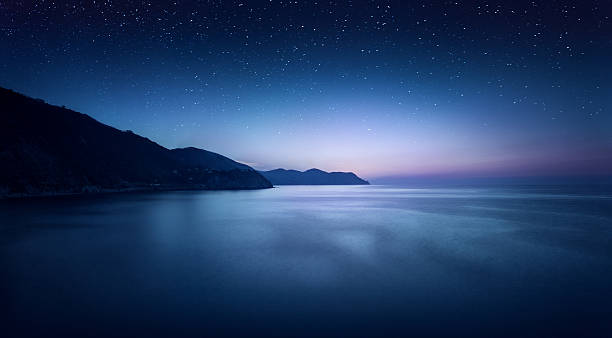 夜の海 - sky sea night tranquil scene ストックフォトと画像