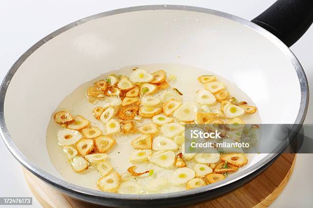 Geröstetem Knoblauch Stockfoto und mehr Bilder von Bratpfanne - Bratpfanne, Fett - Nährstoff, Fettgebraten