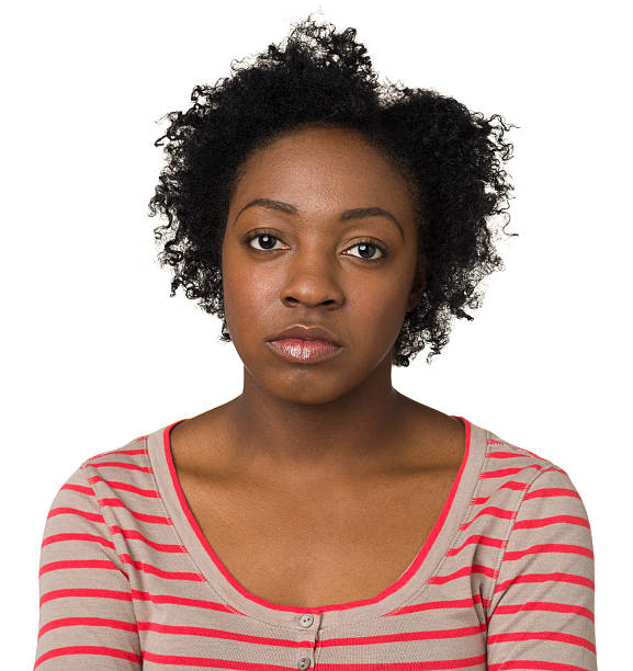 entediado jovem mulher irritada - studio shot african descent minority looking at camera - fotografias e filmes do acervo