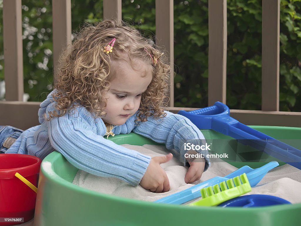 Menina brincando na área de trabalho - Royalty-free 2-3 Anos Foto de stock