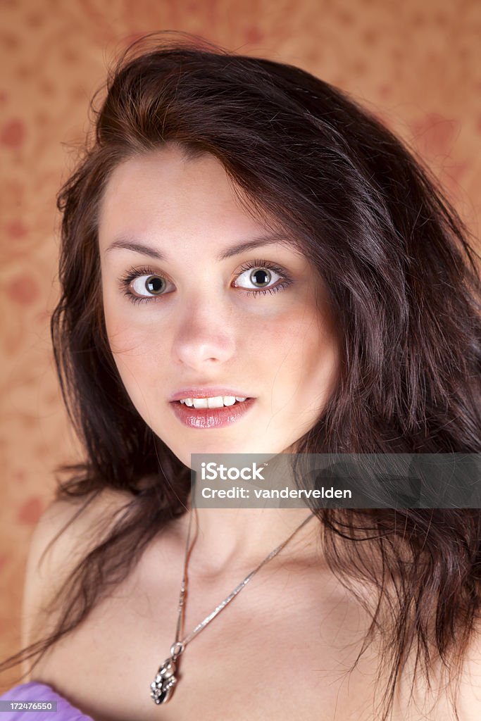 Retrato de uma linda Brunette - Foto de stock de 18-19 Anos royalty-free
