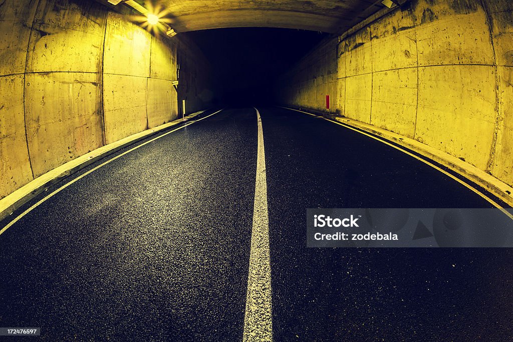 Túnel Rodoviário no escuro - Royalty-free Alfalto Foto de stock